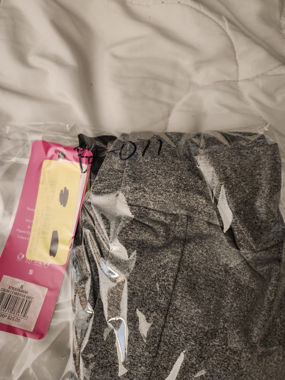 YMI Performance Heather Gray Biker Shorts Size S NWT Pockets - Picture 10 of 10